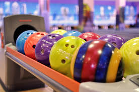 Игра в боулинг в Калининграде.Ultra Подарки. Игра в боулинг в Калининграде. Сервис: UltraPodarki.ru 8 800 505 95 30. Игра в боулинг, игра в боулинг Калининград, боулинг Калининград, купить боулинг Калининград, играть в боулинг, играть в боулинг Калининград