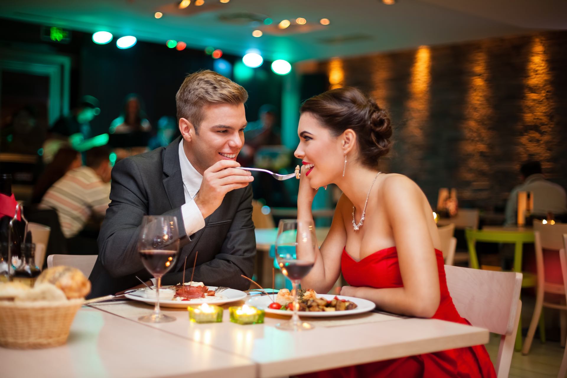 Романтическое свидание в ресторане в Калининграде
