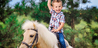 Прогулка на пони для ребенка