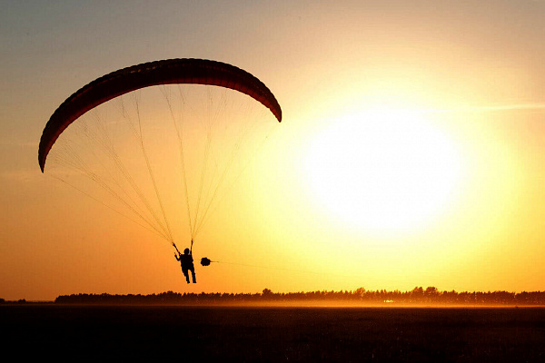 Полёт с инструктором на параплане в Калининграде. Ultra Подарки. Полёт с инструктором на параплане в Калининграде. Попробуйте полёт на двухместном параплане над столицей. Сервис: UltraPodarki.ru 8 800 505 95 30. Полёт на параплане, полёт на параплане Калининград, полёт с инструктором на параплане Калининград, полёт с инструктором на параплане, параплан Калининград, параплан, парапланеризм Калининград, купить параплан Калининград