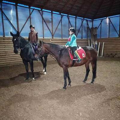 Верховая езда на лошадях в Калининграде. Подарочные сертификаты Ultra Подарки. Купить оригинальный подарок или подарочный сертификат на Верховая езда на лошадях в Калининграде. Сервис UltraPodarki.ru 8-800-505-9530. Катание на лошадях, Прогулка на лошади, Прогулка на лошадях для двоих, Верховая езда на лошадях, конный клуб, Конный клуб Гиппа, конная прогулка, конная прогулка в Калининграде