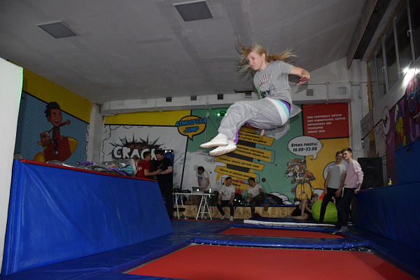  Батутный центр в Калининграде. Сервис Ultra Подарки. Купить подарочный сертификат в батутный центр, попробуйте прыжки на батуте в Калининграде. Сервис UltraPodarki.ru 8 (800) 555 95-30.. Батутный центр , батутный центр, батутный центр цены, батутный центр в Калининграде,  батутный парк, батут прыгать, прыжки +на батуте, батут Калининград, батут спорт