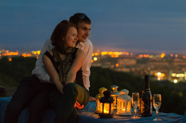 Романтическое свидание на крыше в Калининграде. Ultra Подарки. Купить романтическое свидание на крыше в Калининграде. Подарите самым близким незабываемые моменты и почувствуйте друг друга ещё ближе. Сервис UltraPodarki.ru 8 800 505 95 30. Романтическое свидание на крышев Калининграде, свидание на крышев Калининграде, свидание, сертификат на свидание на крыше, сертификат на свидание в Калининграде, купить свидание на крыше, купить свидание Калининград