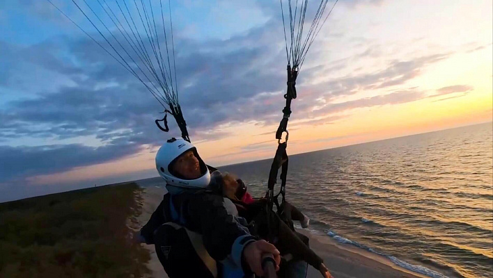 Полёт с инструктором на параплане в Калининграде. Ultra Подарки. Полёт с инструктором на параплане в Калининграде. Попробуйте полёт на двухместном параплане над столицей. Сервис: UltraPodarki.ru 8 800 505 95 30. Полёт на параплане, полёт на параплане Калининград, полёт с инструктором на параплане Калининград, полёт с инструктором на параплане, параплан Калининград, параплан, парапланеризм Калининград, купить параплан Калининград