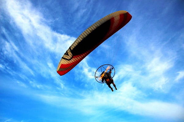 Полёт с инструктором на параплане в Калининграде. Ultra Подарки. Полёт с инструктором на параплане в Калининграде. Попробуйте полёт на двухместном параплане над столицей. Сервис: UltraPodarki.ru 8 800 505 95 30. Полёт на параплане, полёт на параплане Калининград, полёт с инструктором на параплане Калининград, полёт с инструктором на параплане, параплан Калининград, параплан, парапланеризм Калининград, купить параплан Калининград