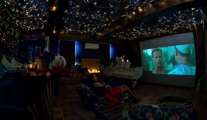 Романтическое свидание в кинотеатре в Калининграде. Ultra Подарки. Купить романтическое свидание в кинотеатре в Калининграде. Подарите самым близким незабываемые моменты и признайтесь в искренних чувствах. Сервис UltraPodarki.ru 8-800-505-95-30. Романтическое свидание в кинотеатре в Калининграде, свидание в Калининграде, свидание в кинотеатре, сертификат на свидание в кинотеатре, сертификат на свидание в Калининграде, купить свидание, купить свидание Калининград, первое свидание, девушка свидание, хороший кинотеатре, романтический кинотеатре, романтический вечер, романтический ужин, романтические любимому, романтическая музыка