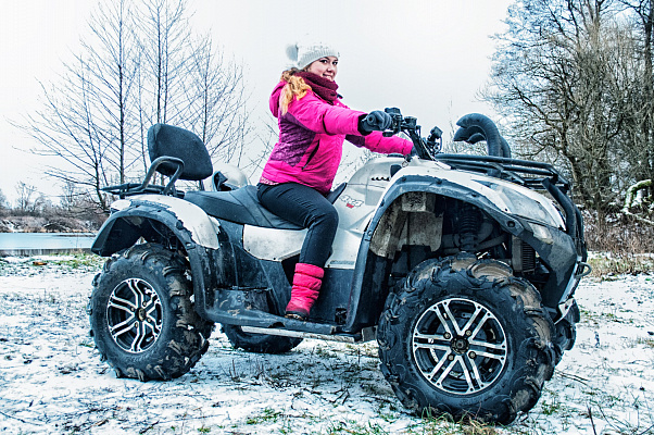 Катание на квадроциклах в Калининграде. Сервис Ultra Подарки. Подарочный сертификат на катание на квадроциклах в Калининграде. Закажите катание на квадроциклах недорого и наслаждайтесь активным отдыхом с друзьями. Выбирайте живописные маршруты для езды на квадроциклах. Сервис UltraPodarki.ru 8800-505-9530. Катание на квадроциклах, Прокат квадроциклов, езда на квадроцикле, прокат квадроциклов Калининград, катание на квадроциклах Калининград, Катание на квадроциклах зимой, Катание на квадроциклах летом, Сертификат на катание на квадроциклах 

