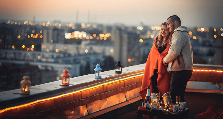 Романтическое свидание на крыше в Калининграде. Ultra Подарки. Купить романтическое свидание на крыше в Калининграде. Подарите самым близким незабываемые моменты и почувствуйте друг друга ещё ближе. Сервис UltraPodarki.ru 8 800 505 95 30. Романтическое свидание на крышев Калининграде, свидание на крышев Калининграде, свидание, сертификат на свидание на крыше, сертификат на свидание в Калининграде, купить свидание на крыше, купить свидание Калининград