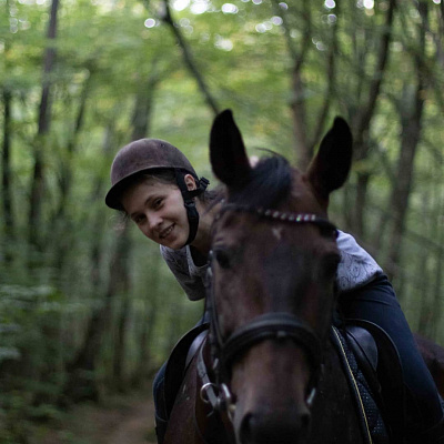 Конная прогулка в Калининграде. Подарочные сертификаты Ultra Подарки. Купить оригинальный подарок или подарочный сертификат на Конная прогулка в Калининграде. Сервис UltraPodarki.ru 8-800-505-9530. Катание на лошадях, Прогулка на лошади, Прогулка на лошадях для двоих, Конная прогулка, конный клуб, конная прогулка, конная прогулка в Калининграде, семейная конная прогулка