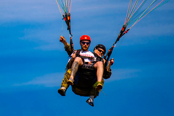 Полёт с инструктором на параплане в Калининграде. Ultra Подарки. Полёт с инструктором на параплане в Калининграде. Попробуйте полёт на двухместном параплане над столицей. Сервис: UltraPodarki.ru 8 800 505 95 30. Полёт на параплане, полёт на параплане Калининград, полёт с инструктором на параплане Калининград, полёт с инструктором на параплане, параплан Калининград, параплан, парапланеризм Калининград, купить параплан Калининград