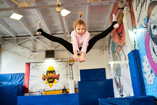  Батутный центр в Калининграде. Сервис Ultra Подарки. Купить подарочный сертификат в батутный центр, попробуйте прыжки на батуте в Калининграде. Сервис UltraPodarki.ru 8 (800) 555 95-30.. Батутный центр , батутный центр, батутный центр цены, батутный центр в Калининграде,  батутный парк, батут прыгать, прыжки +на батуте, батут Калининград, батут спорт